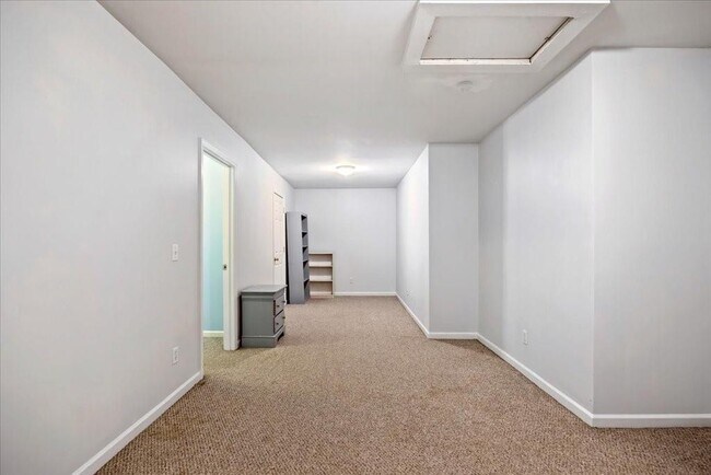 Building Photo - 69 New Brunswick Ct NE