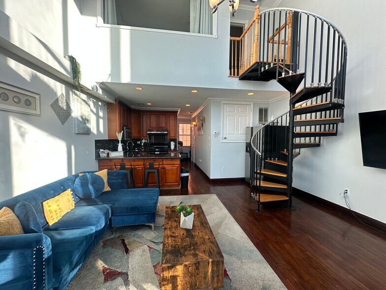 Building Photo - 205 N 11th St