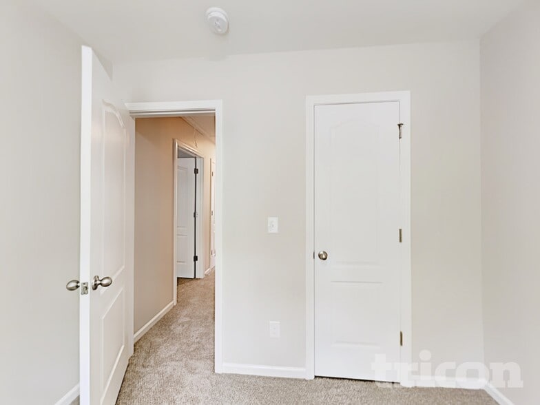 Building Photo - 933 Joselynn Drive