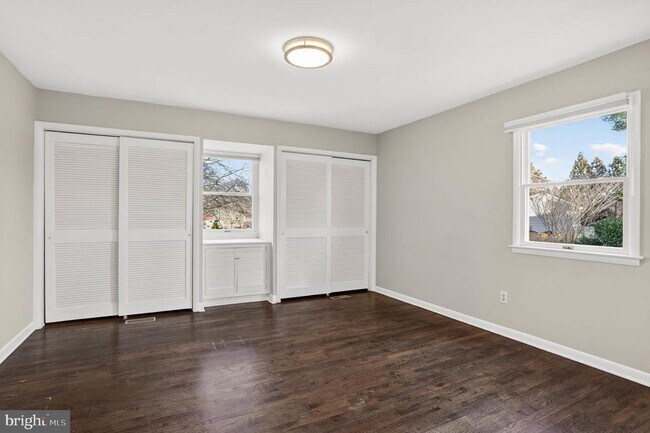 Building Photo - 927 Juliet Ln