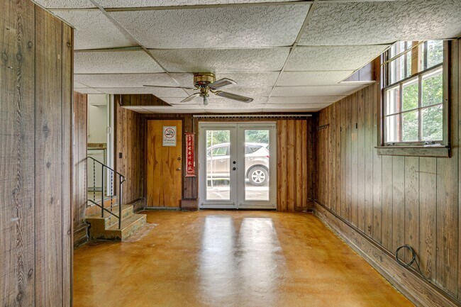 Building Photo - Cozy One Story, 3 bedroom, 2 baths, 1411 sqft