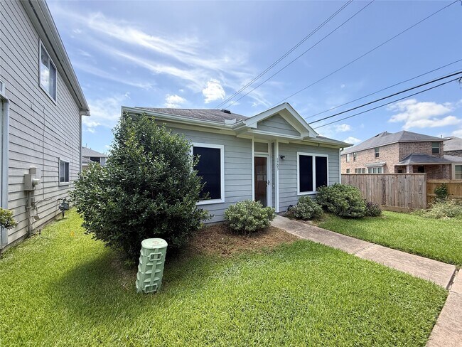 Building Photo - 1703 Nichole Woods Dr