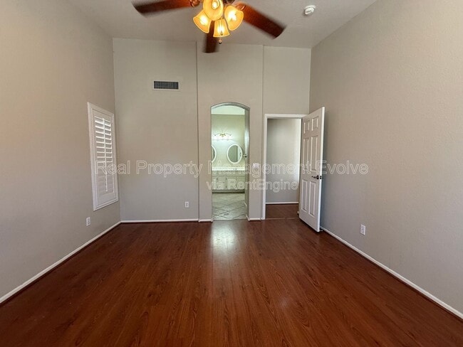 Building Photo - 1007 W Cooley Dr