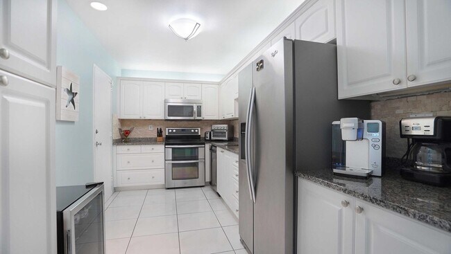 Building Photo - 4250 Galt Ocean Dr