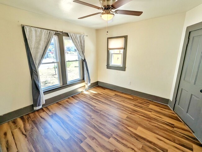 Building Photo - Adorable 2BR 1B in a Historic Neighborhood