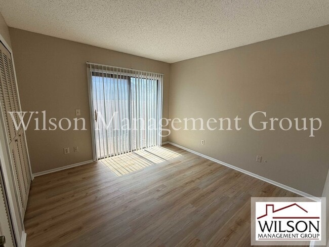 Building Photo - 220 Sunshower Ct