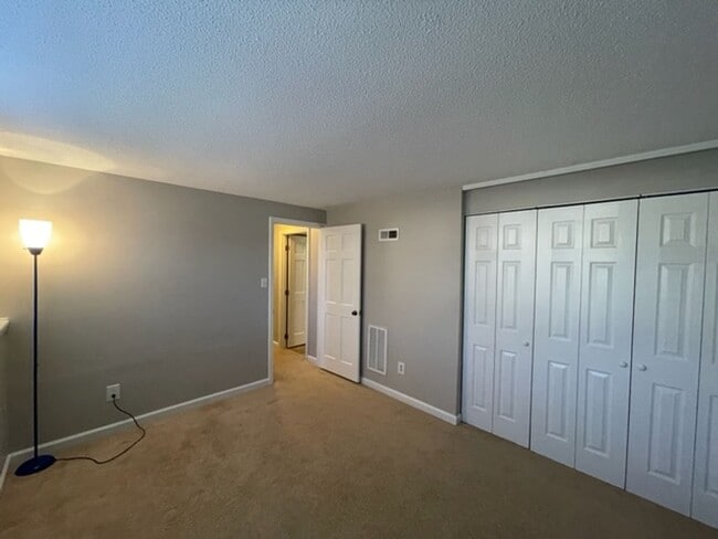 Building Photo - 101 Indigo Dr