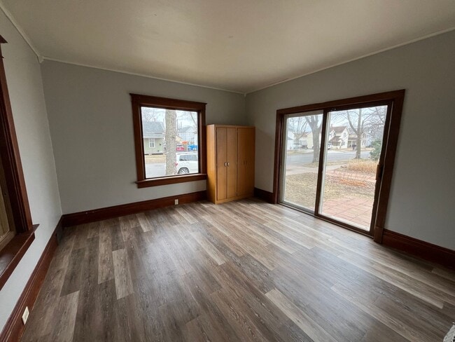 Building Photo - 902 S 4th Ave