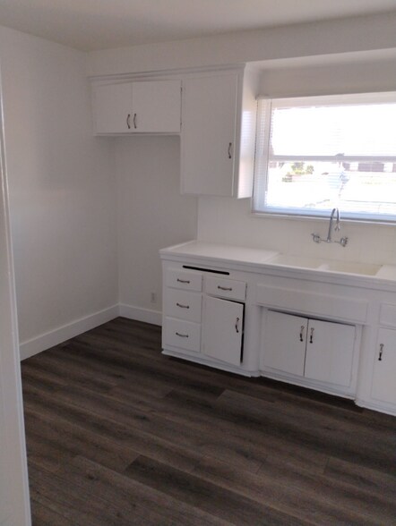 Building Photo - 6510 Brynhurst Ave