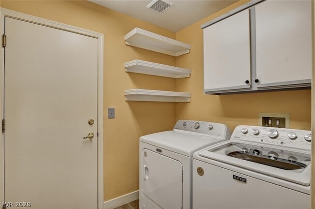 Building Photo - 2628 Highvale Dr