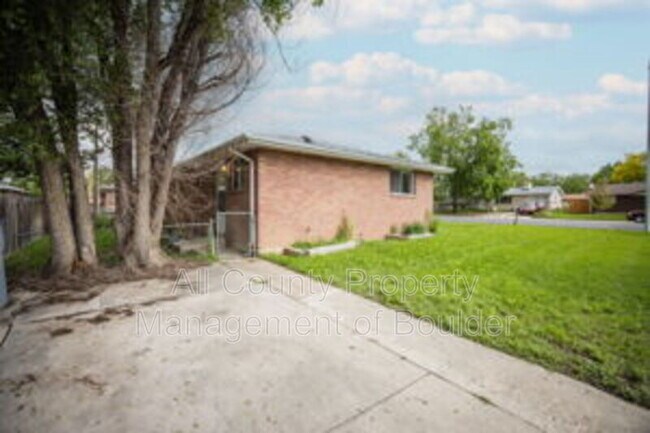 Building Photo - 1523 Lashley St