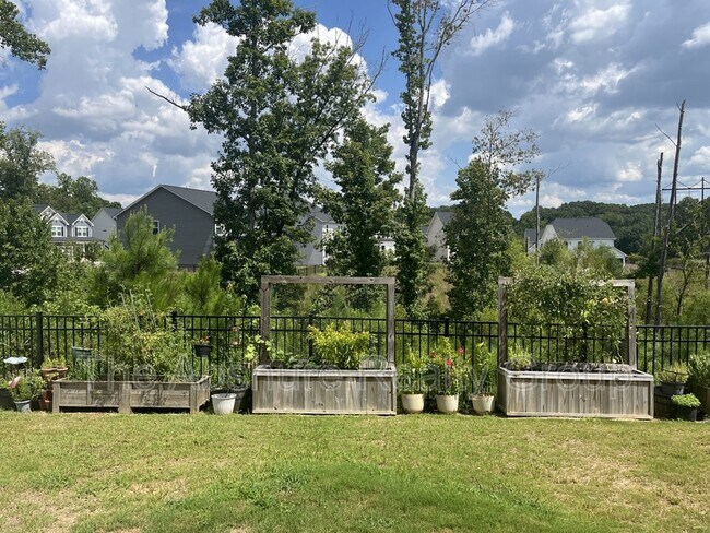 Building Photo - 1511 Woodland Knl Ct