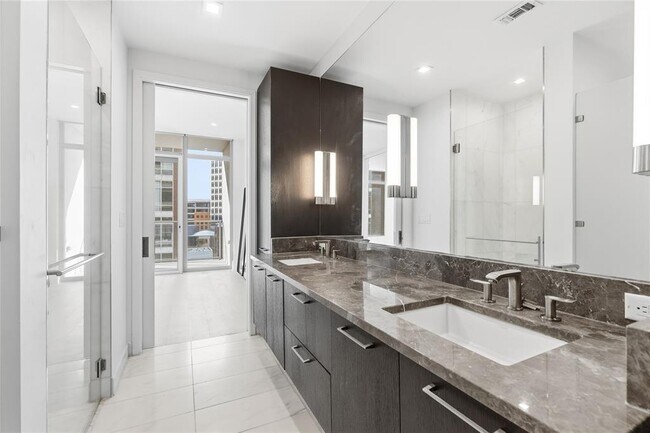 Building Photo - 501 West Ave