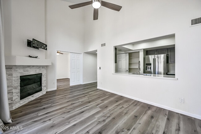 Building Photo - 5606 E Kelton Ln