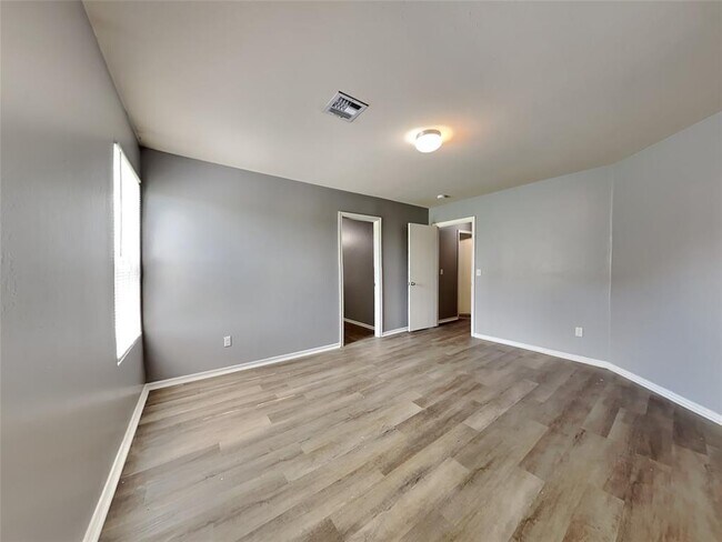 Building Photo - 1685 Sussex St