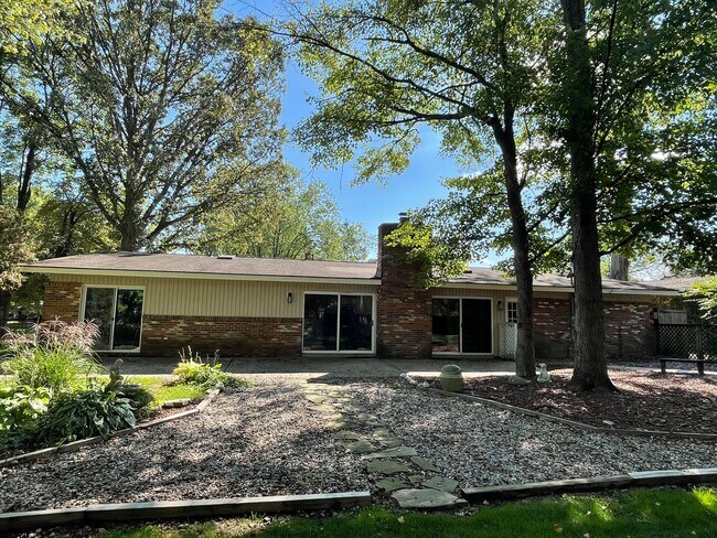 Building Photo - Shelby Township Custom Ranch, 3 or 4 Bedro...