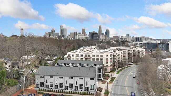 Building Photo - Modern Townhome with Roof Terrace in Dilworth Neighborhood Charlotte NC