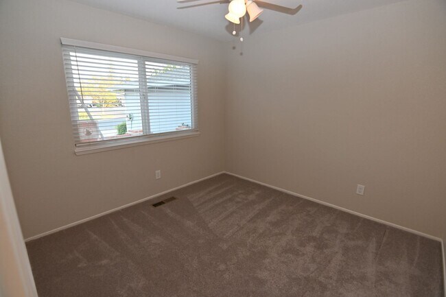 Building Photo - 5719 Lathrop Dr