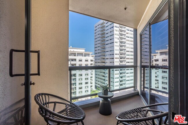 Building Photo - 10724 Wilshire Blvd