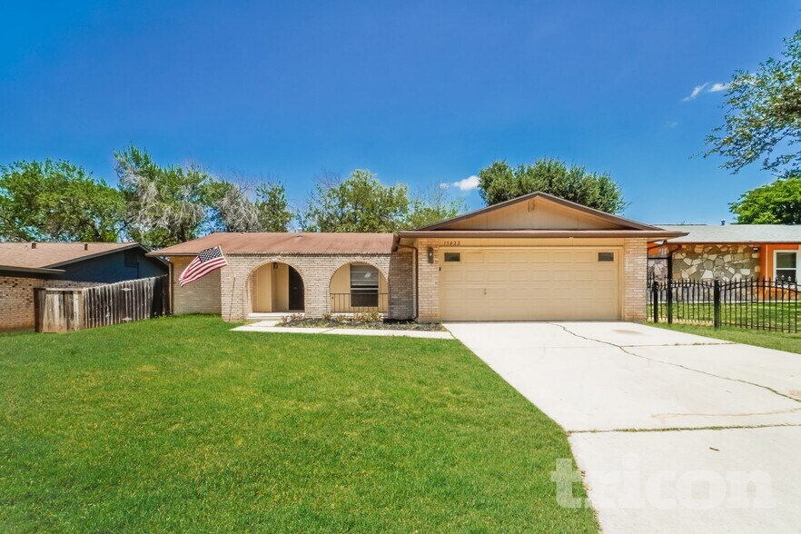 Primary Photo - 15022 Old Creek St