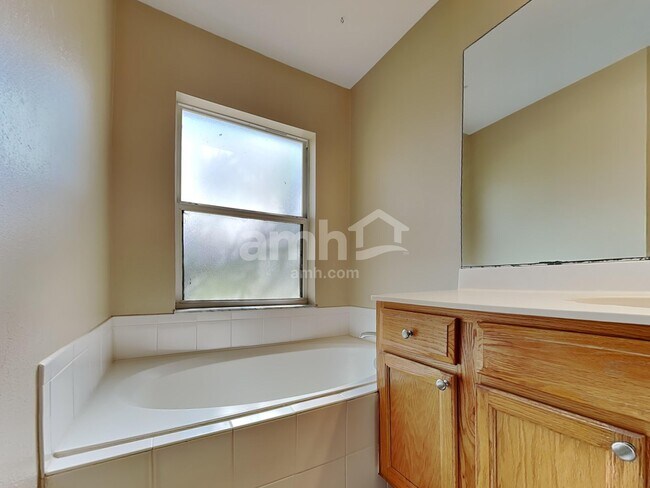 Building Photo - 1201 SW Minyo Ave