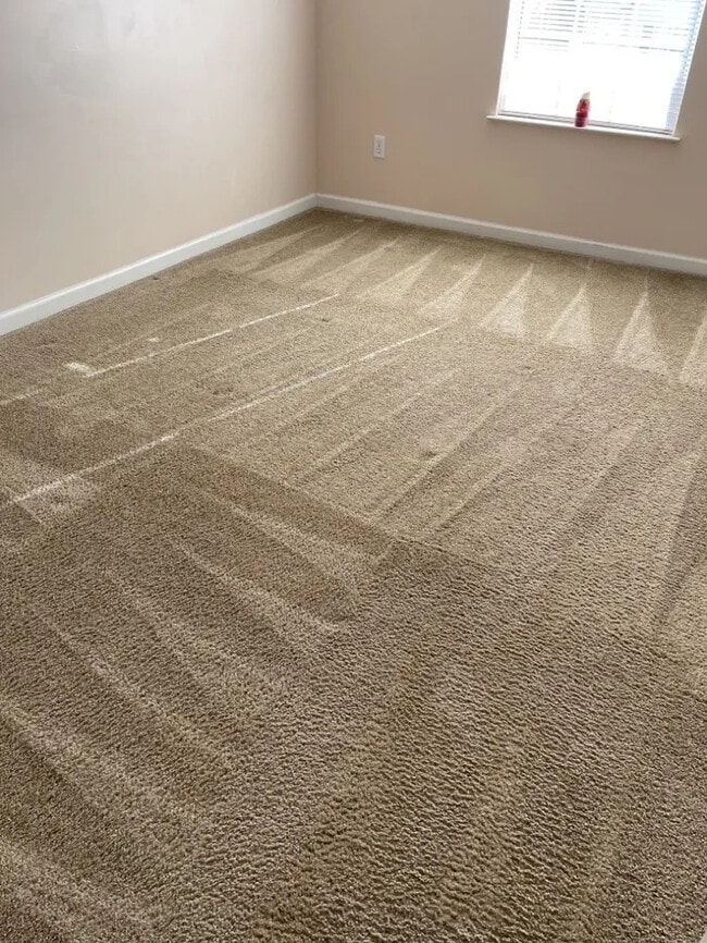 Building Photo - 2 Bedrooms 1.5 bathroom