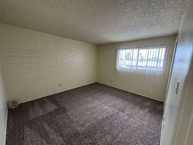 Building Photo - Holiday Gardens 2br Townhome