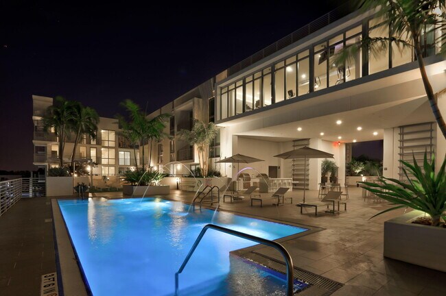 Building Photo - 111 SE 1st Ave