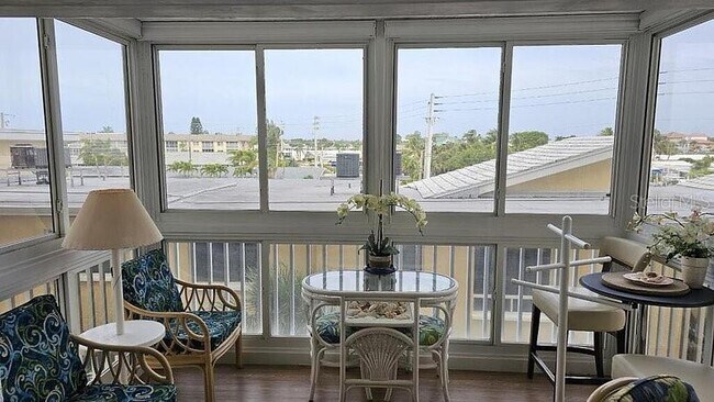 Building Photo - 1255 Tarpon Center Dr