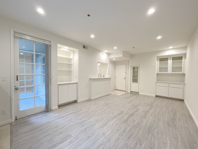 Building Photo - Chateau Hilgard