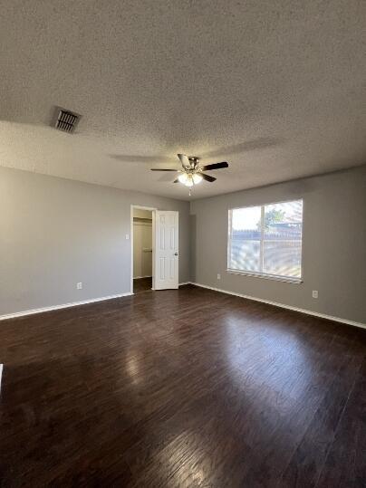 Building Photo - 6101 9th Dr