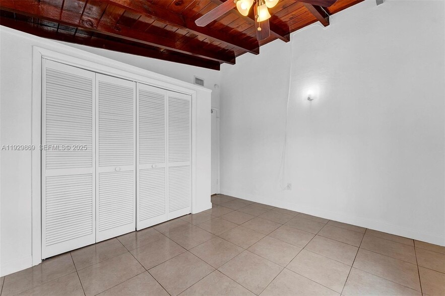 Building Photo - 361 SE 6th Ave