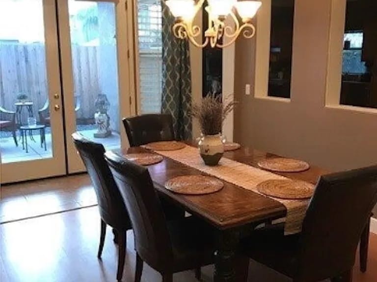 Dinning Room - 1098 Columbus Way