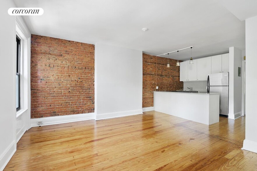 Building Photo - 52 Douglass St