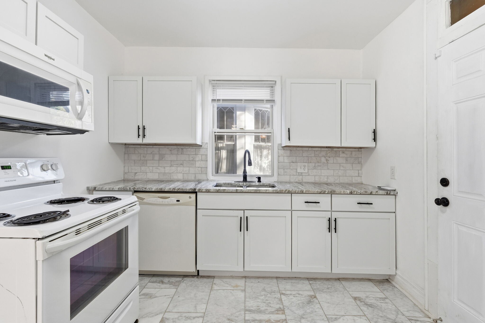 Building Photo - 904 Studer Ave