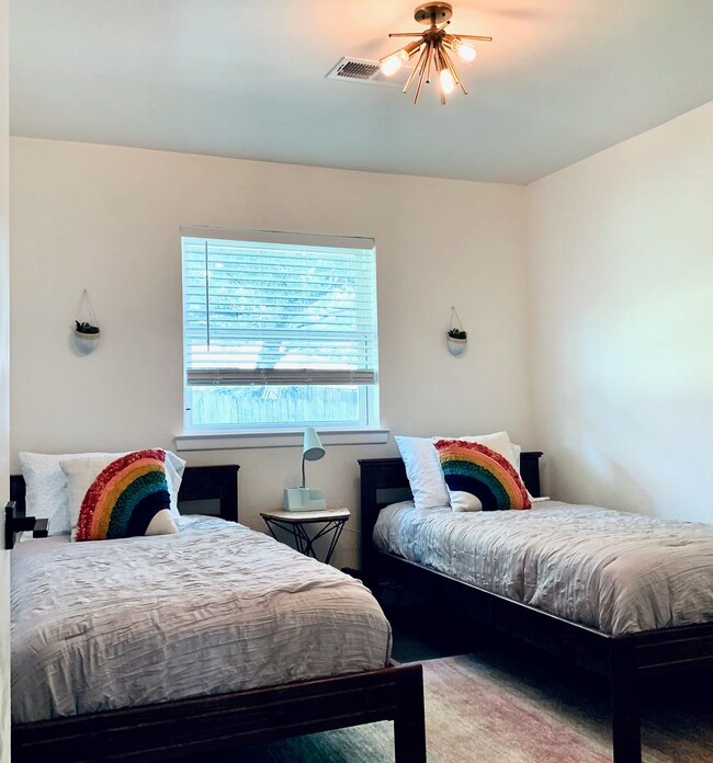 Building Photo - *** Near Domain * Stunning 4 Bedroom House...