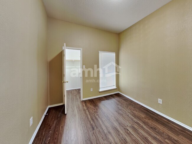 Building Photo - 432 Round Rock Rd