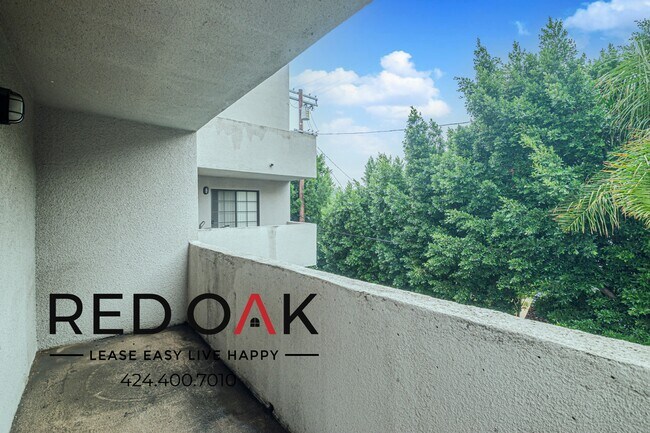 Building Photo - 4651 Cahuenga Blvd