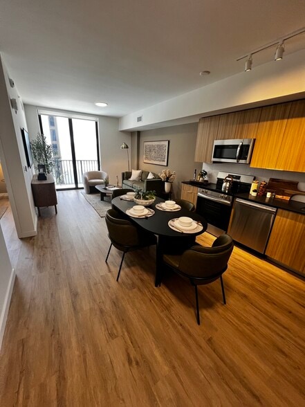 Building Photo - 911 E 26th St