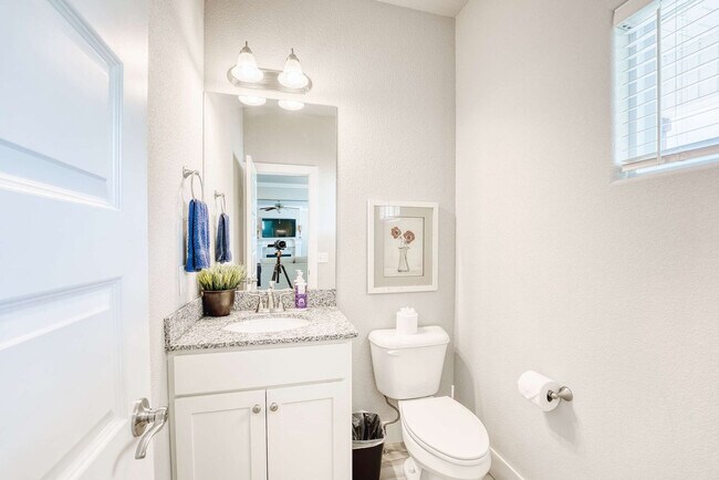 Building Photo - 909 W Eagle St