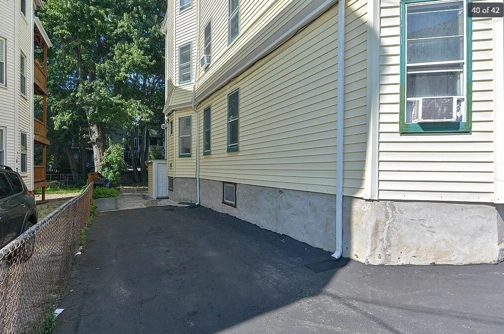 Building Photo - 45 Mozart St