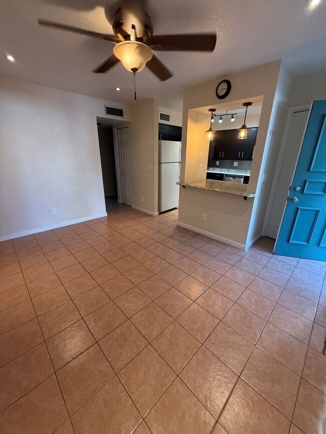 Building Photo - Townhome For Rent