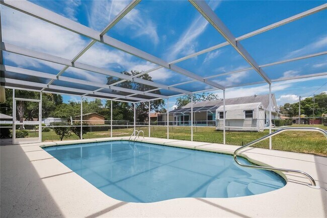 Building Photo - 1202 MacFarlane Ave