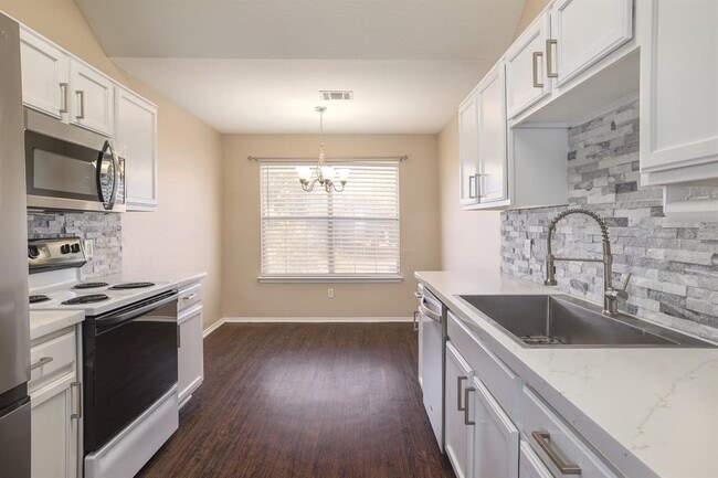 Building Photo - 1019 Leeds Castle Walk