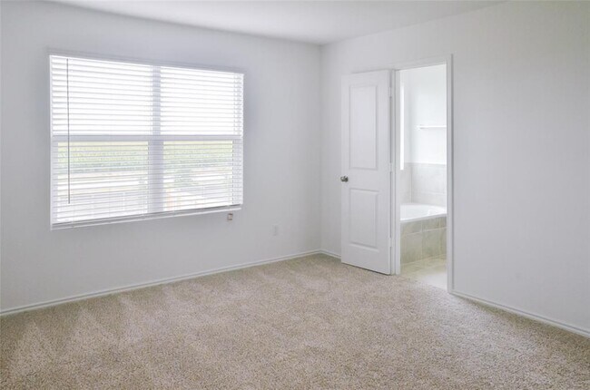 Building Photo - 136 Canley Lp