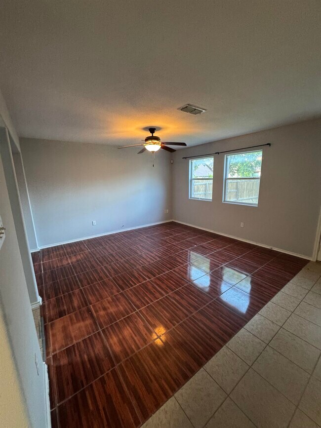 Building Photo - 519 Gandara Dr