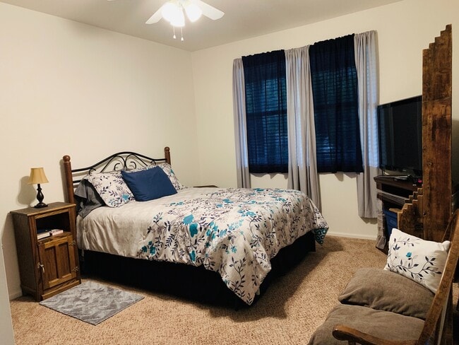 Building Photo - Beautiful 2 bed, 2 bath condo with 1 car garage and easy access to I-25