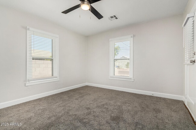 Building Photo - 423 E Crescent Ave