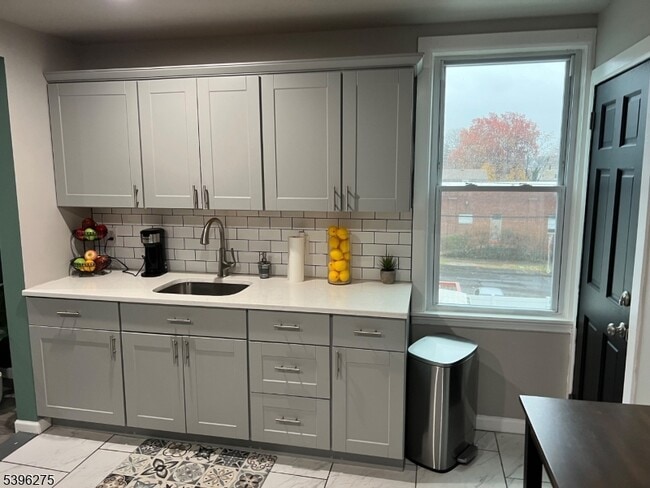 Building Photo - 258 Montgomery St