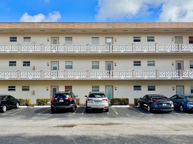 Building Photo - 5181 W Oakland Park Blvd